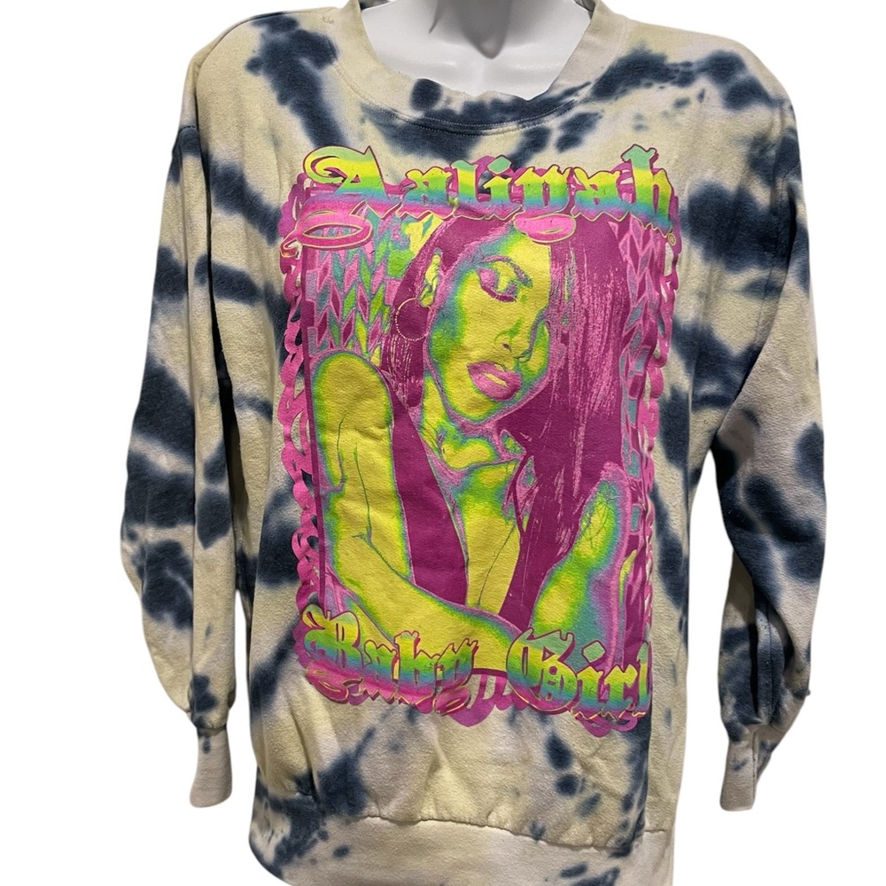 AALIYAH Music Band Tee Tie Dye Baby Girl Bleach Pullover Sweater Juniors Medium